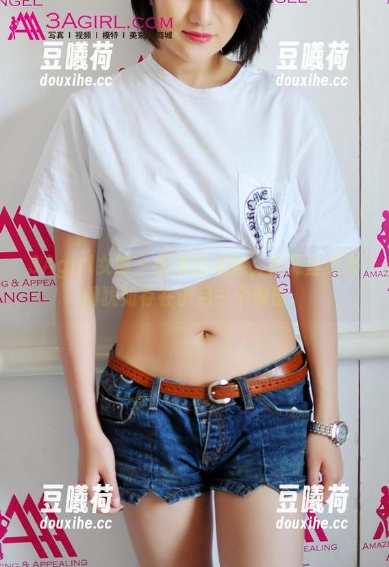 3Agirl女郎-盈盈 3Agirl女郎 - 盈盈的美腿,被黑丝包裹得犹如存在于另一个维度。