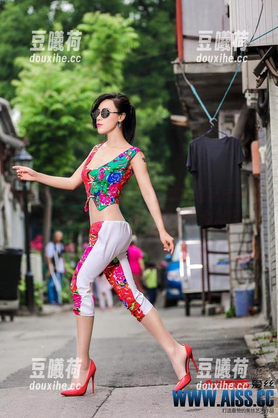AISS爱丝(钻石版) - 索菲的私属定制：这组高清写真，满满都是小心思吧