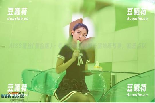 AISS爱丝(黄金版) - 看看索菲，她的长腿妹纸写真，我差点以为是按比例P的…