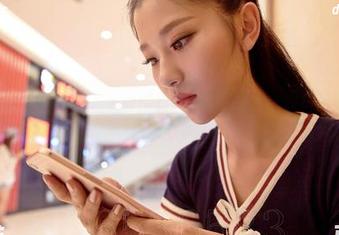 AISS爱丝(黄金版) - 索菲的独白：独自等待，图包里的每一帧都是心事。