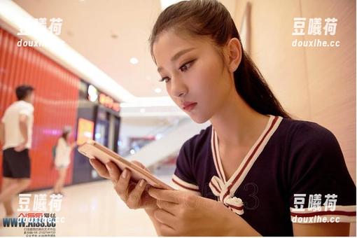 AISS爱丝(黄金版) - 索菲的独白：独自等待，图包里的每一帧都是心事。