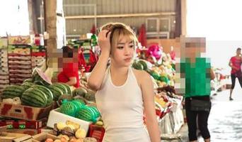 AISS爱丝(黄金版) - 萱萱健身必备，原图里最新的‘彼岸花’暴露无遗，她自己可能也没发现！