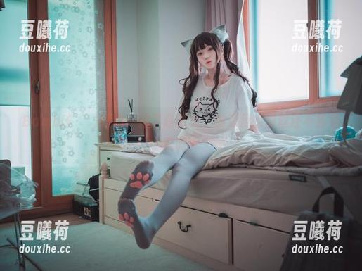 Bambi(밤비)短裙：拍了这么久，难道我的粉丝还不够免费吗？