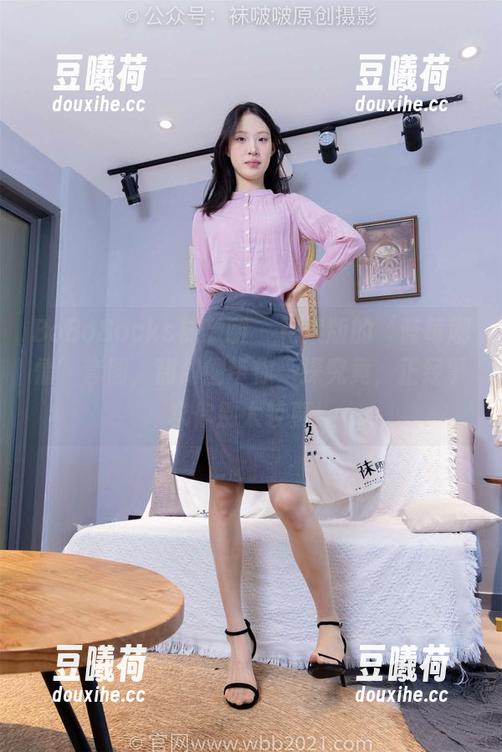 BoBoSocks袜啵啵-甜甜圈 BoBoSocks袜啵啵 - 花絮版的‘蓝莓剧情’套图,甜甜圈带你一探究竟,正经事求你别太较真!