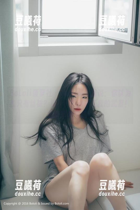 BoLoli菠萝社-Suki朱忆音 BoLoli菠萝社 - Suki朱忆音说:你以为我只有丝袜?错了,原图才是我的武器!更新带你见识!