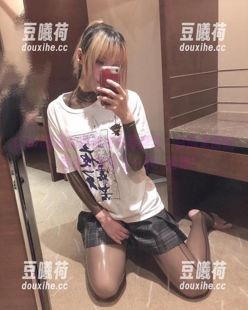 Cien恩恩的最新纯白写真集，白的是画面，焦点在我身上…不！是她！