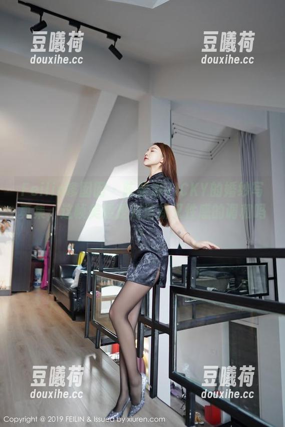 Feilin嗲囡囡-陈雅漫VICKY Feilin嗲囡囡 - 陈雅漫VICKY的婚纱写真集,这帧美照是对清新又性感的调和吗?