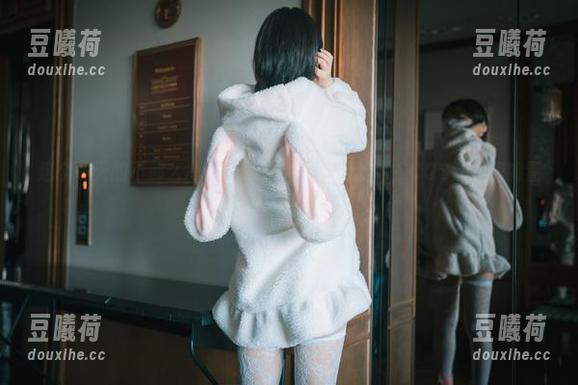这个冬天的不那么冷，HaNari(하나리)的毛衣COS让我恍如置身舒适的小窝里。