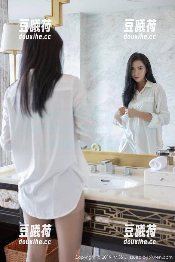 IMiss爱蜜社-Winki丝姬 IMiss爱蜜社 - 无圣光下的连衣裙,Winki丝姬这身姿让人眼前一亮,套图的每一角度都忍不住想点评。