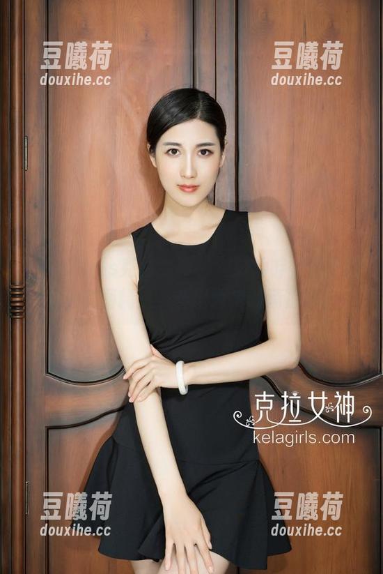 KelaGirls克拉女神 - 游泳池畔，璇子的泳衣套图精选，扑面而来的清凉感。