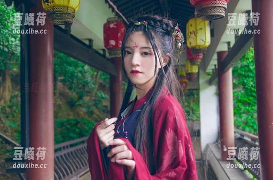 当红丝绒遇上Kettoe，你的高清下载清单又多了一位兔女郎。