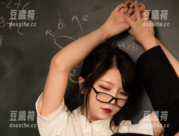 免费送上Leah梓未的网袜合集，效果自见，哈哈！