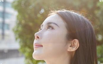 MiiTao蜜桃社 - 校园游走的美丽灵魂：小魔女lily的美图，壁纸界的小明星！