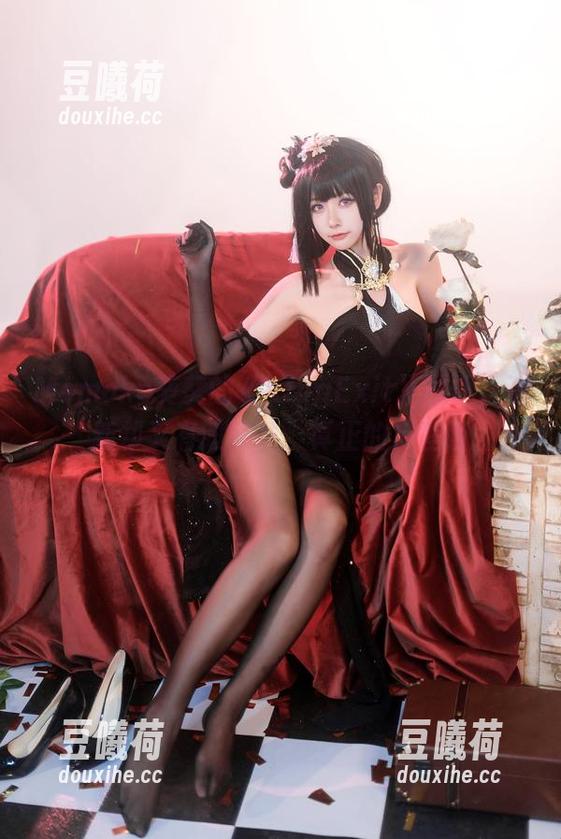Momoko葵葵的《KingExit》图册，清新却又有股狠劲，真正的反差萌