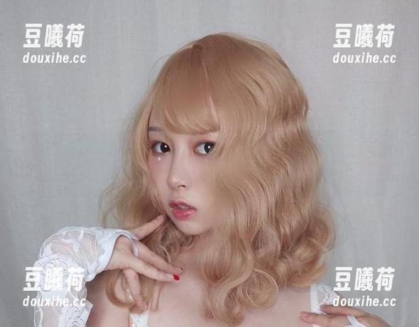 PAKI草莓酱 PAKI草莓酱说职场也能撩心,职业装写真完美诠释这一点