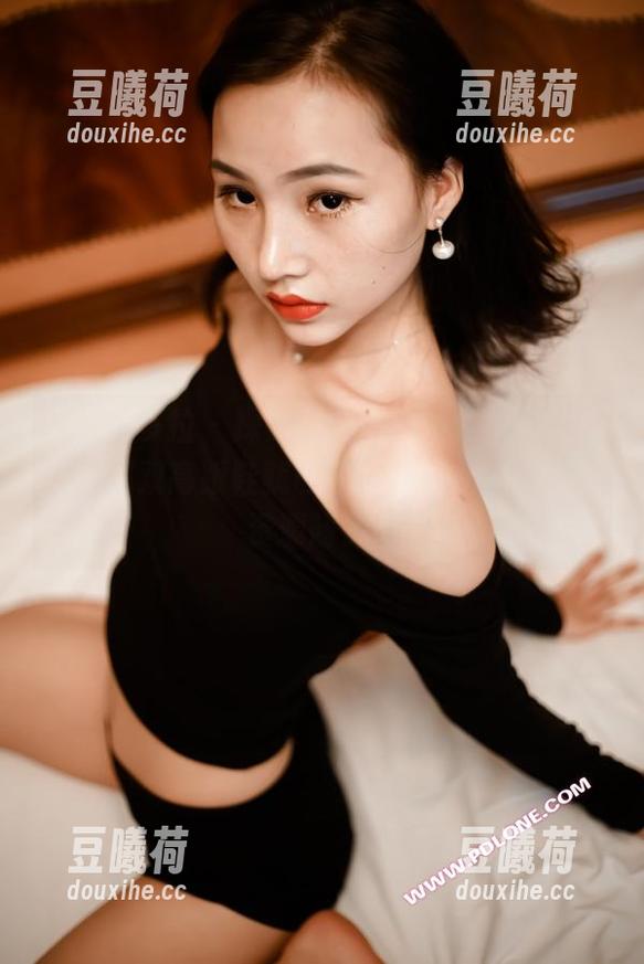PDL潘多拉 - 探索陈雅漫的美足原图，沙发边那双高跟鞋就已经在勾引我的注意，资源超赞！