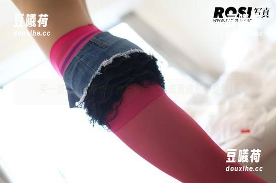 买一张ROSI兔女郎的写真，壁纸成双成对不是梦！