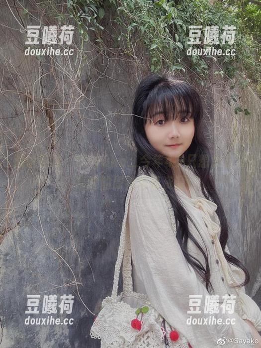 没啥剧情，Sayako＿今年4岁只想大方分享她的原神写真资源