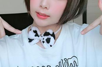试试Tomiko(とみこ)的“AzurLane”图集，下载很简单，就像我每次都想吃薯条一样。