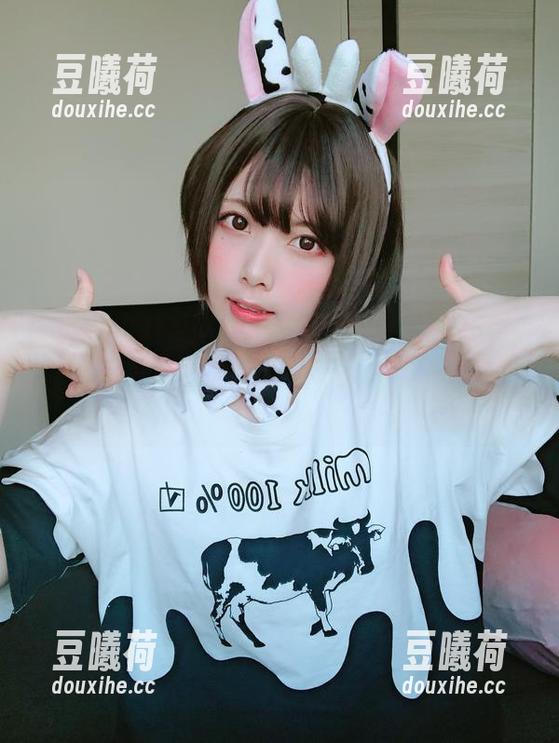 试试Tomiko(とみこ)的“AzurLane”图集，下载很简单，就像我每次都想吃薯条一样。