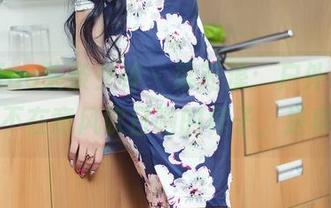 TouTiao头条女神 - 梁芮溪：户外写真，完全不在意风吹日晒的样子，是真敢！