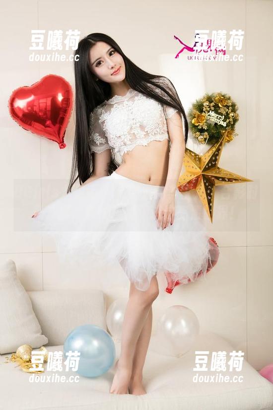 UGirls尤果网-李宝儿 UGirls尤果网 - 天台上的李宝儿:合影时光开启,快来拔腿跑进这高清世界!