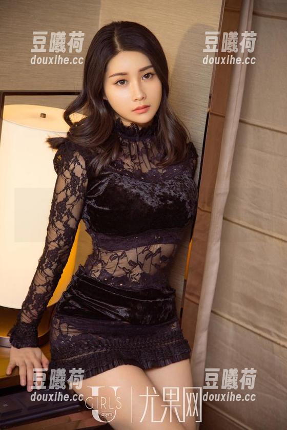 UGirls尤果网 - 这才是不可不看的资源：郑重介绍郭婉祈的“灰丝”图包。