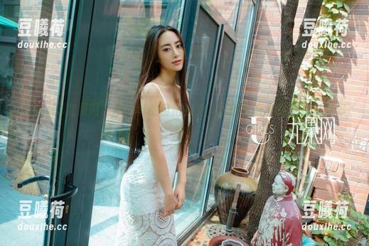 UGirls尤果网 - 不一样的自拍视角，黛熙儿在高清图库中等你加入
