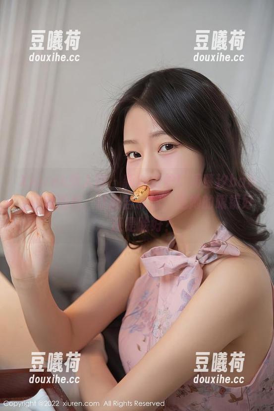 Xiuren秀人网-周慕汐baby Xiuren秀人网 - 新鲜出炉!周慕汐baby眼镜图包,让我告诉你:是她的眼镜好,还是脸好?