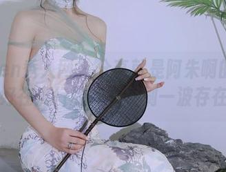 Xiuren秀人网 - 分享就是阿朱啊的图包，正好在流行的棉袜界刷一波存在感。