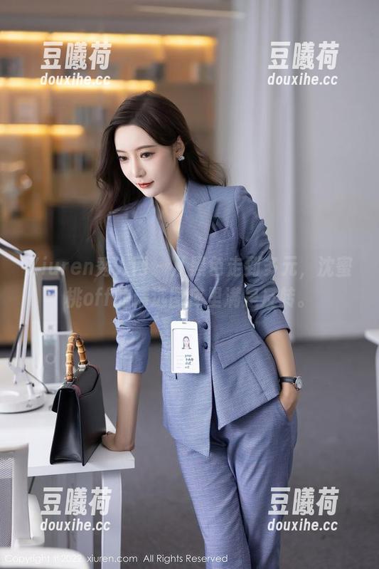 Xiuren秀人网 - 从黑色走到多元，沈蜜桃off的精选图库里满是反转。