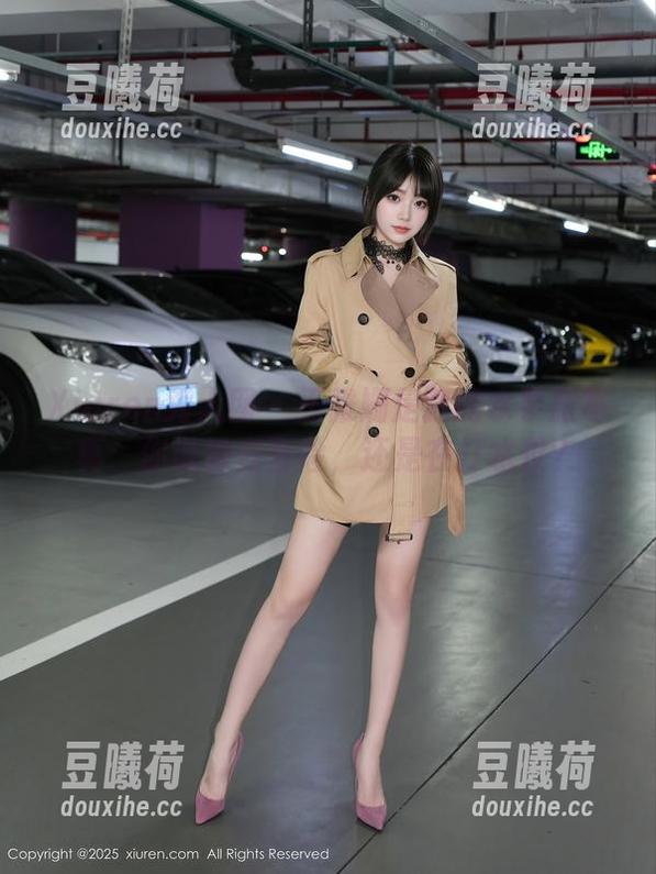 Xiuren秀人网 - 王雅姗是我的水手服写真：你说她在冒险，还是在打水仗？