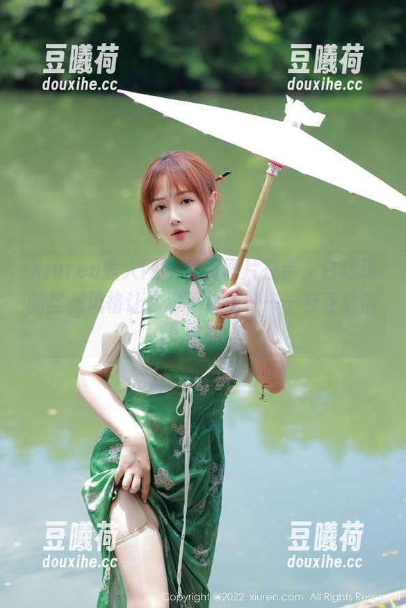 Xiuren秀人网 - 免费图片在手，白琮瑗的圣诞风格让你忍不住点赞——反正就能下载嘛。