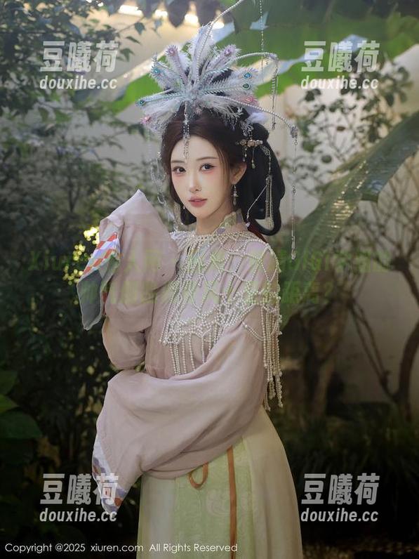 Xiuren秀人网 - 图集：黄婧GIGI学姐的帅气侧脸和春风十里的距离？