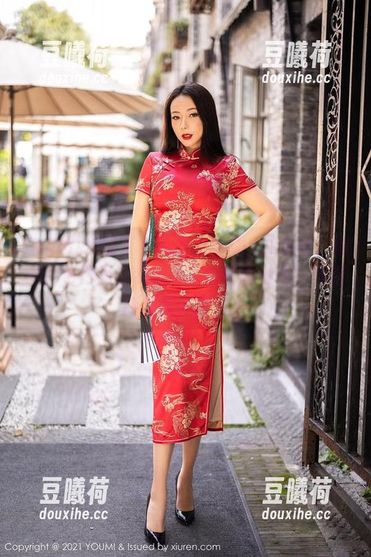 YouMi尤蜜荟 - 樱小白baby的私拍：她的白色作品让我想起了新螃蟹效果，既清新又微微发光！