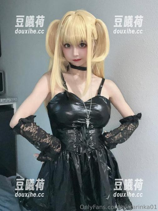 rinka冲田凛花：她的粉发写真像是一只懒洋洋的喵喵。