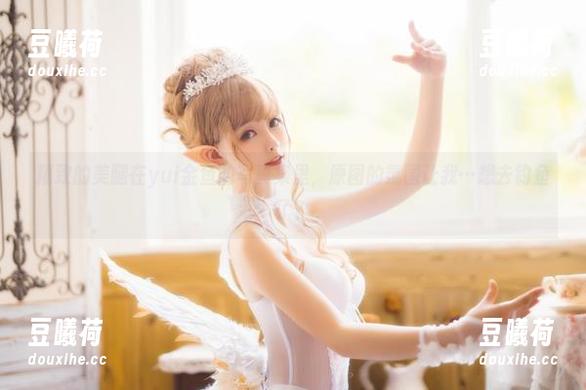 精致的美腿在yui金鱼的写真集里，原图的氛围让我…想去钓鱼了？