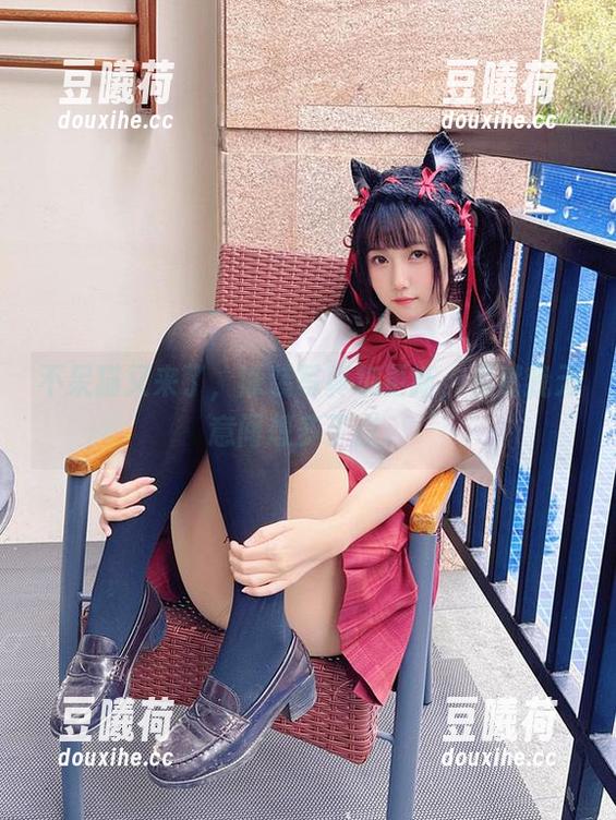 不呆猫又来了，泳装写真集更新，虽然我无意间想多了点。