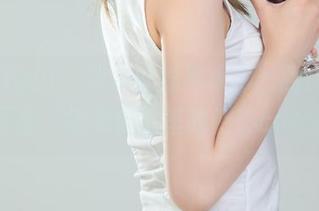 丽柜ligui - 尔尔的林间水影：我决定要醉在画里，结果被水里的倒影cue到了！
