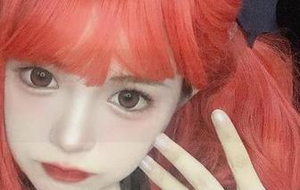 作品中的倦倦喵，汉服与茶香一样，懒懒的氛围。