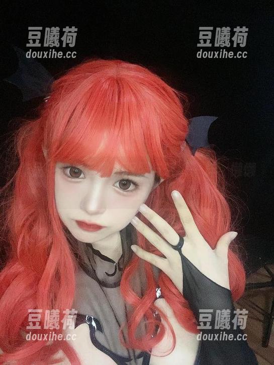 作品中的倦倦喵，汉服与茶香一样，懒懒的氛围。