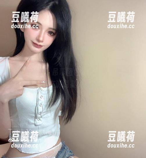 倦倦喵新作，吊带图包分享，可能每一张都在诉说某种情绪？