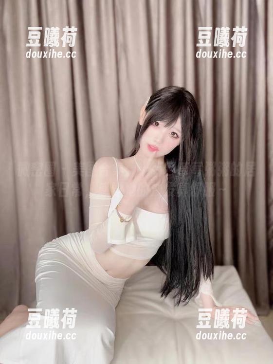 十万口草莓粥粥 微密圈 - 美图合集:十万口草莓粥粥的居家日常,感觉她的沙发真舒服~