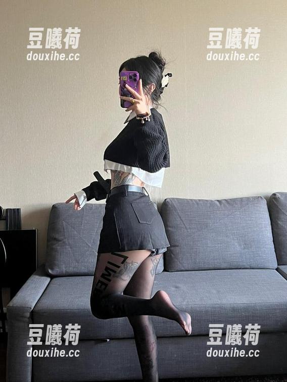 卡通百科老王 微密圈 - 卡通百科老王和红色蕾丝的私密美图,进入图集中随心走马观花。