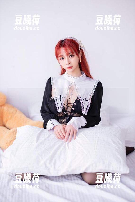 教室，叉子宝宝的最新写真集，偏偏扣上书的都是情怀！