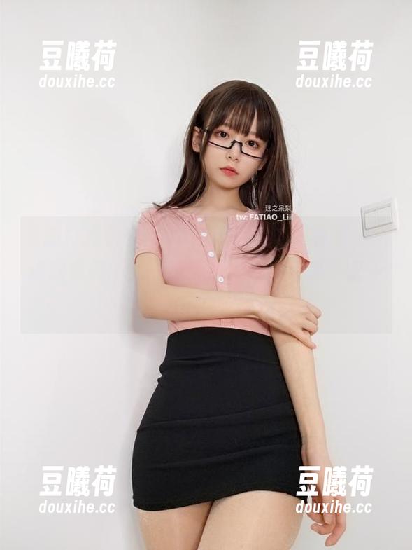 发条少女yoki 更新!发条少女yoki带来旗袍写真集,一边欣赏美图,一边想:“她的手是拿来干嘛的?”