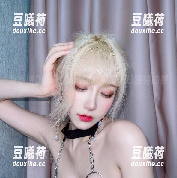啾小妍Deer，高清图片中那一抹独特的妍宝，让人心潮澎湃。