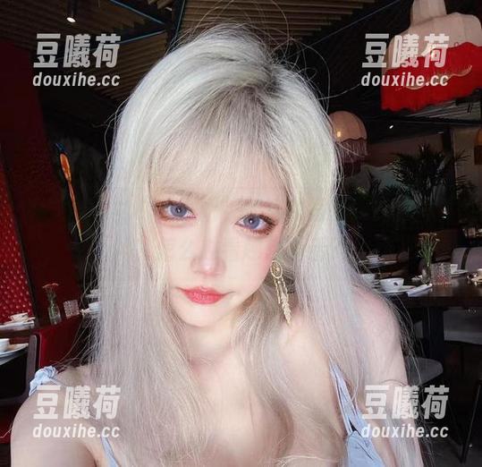 突如其来的“啾小妍”，连衣裙搭配免费写真，怎么越看越想再看？