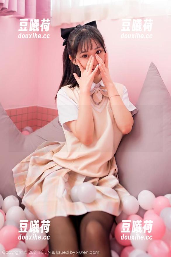 嗲囡囡 - 这应该是高清写真，模特YOYO穿的一身秘书装竟然让我想起了…呃，你懂的。