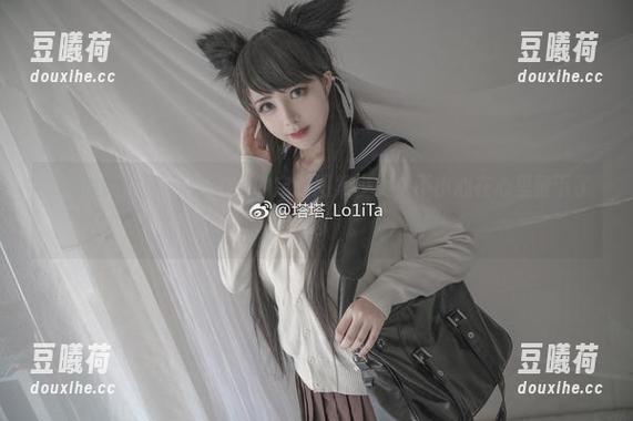 说真的，塔塔_Lo1iTa的定制图集少女，不小心在心里留下了“足迹”。